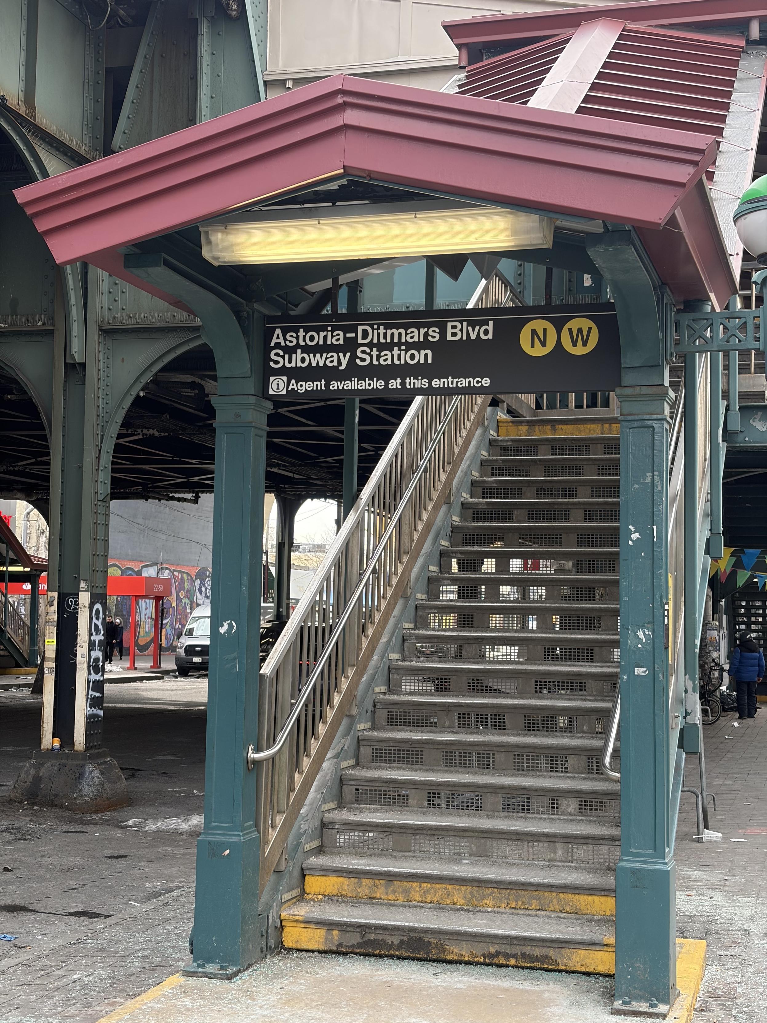 A train station in NYC with a subtitle that said “agent available at this entrance”.